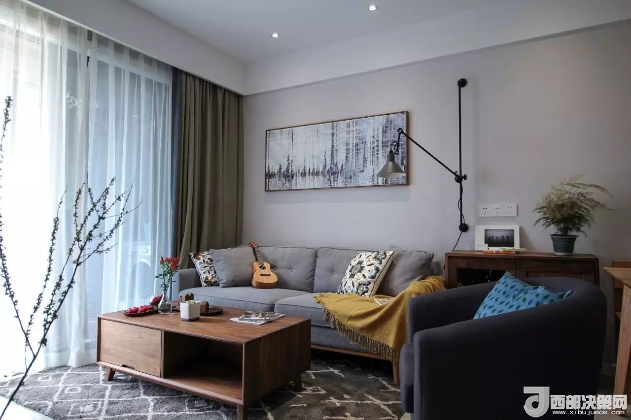 沙發(fā)背景墻選對裝飾畫，才能美了整個客廳空間！