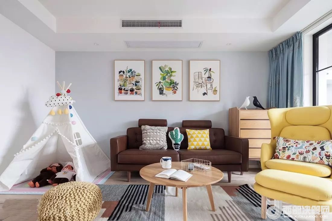 沙發(fā)背景墻選對裝飾畫，才能美了整個客廳空間！