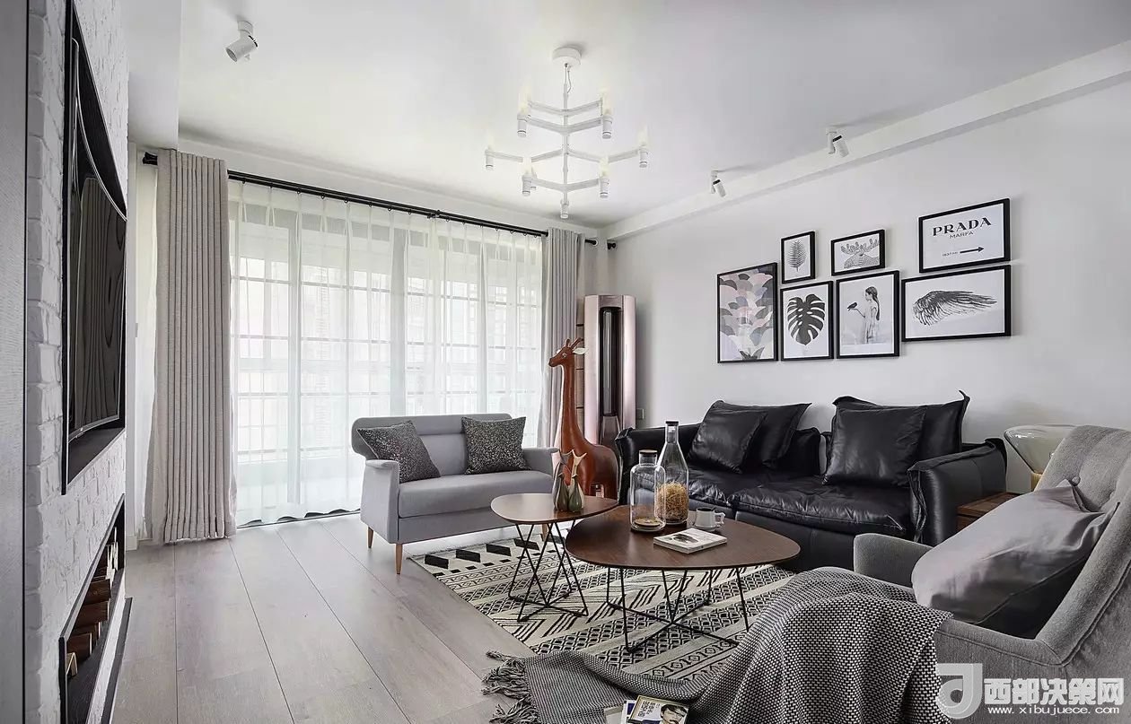 沙發(fā)背景墻選對裝飾畫，才能美了整個客廳空間！