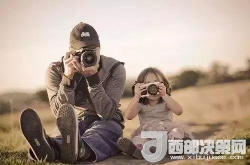 “曾子殺豬”故事在前，最近又有《父母說好考了90分就去看海，被爽約后女孩離家出走》新聞在后。父母如果自己的行為“打臉”了，又怎么能在孩子面前掌握教育的主動權(quán)。