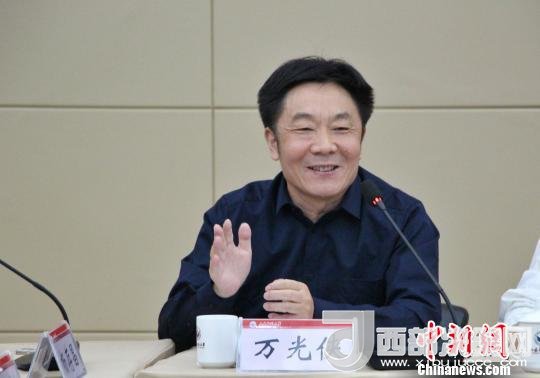 圖為山東師范大學(xué)副校長(zhǎng)萬光俠在開幕式上發(fā)言?！≮w曉 攝