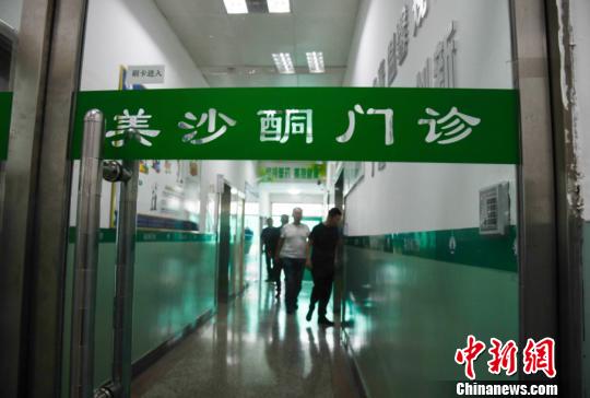 有數(shù)據(jù)顯示，十年來，山西省司法行政戒毒系統(tǒng)累計(jì)收治戒毒人員總數(shù)6萬余人。截至目前，在冊(cè)強(qiáng)制隔離戒毒人員、自愿戒毒人員、戒毒康復(fù)人員、美沙酮維持治療人員共1.2萬余人?！⊥踅ㄜ?攝