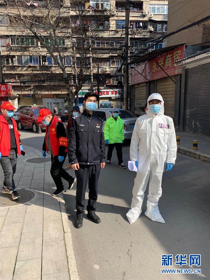 （習(xí)近平致敬的戰(zhàn)“疫”英雄·公安干警篇·圖文互動(dòng)）（6）他們，抗疫一線鑄警魂