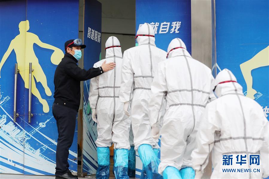 （習(xí)近平致敬的戰(zhàn)“疫”英雄·公安干警篇·圖文互動(dòng)）（2）他們，抗疫一線鑄警魂