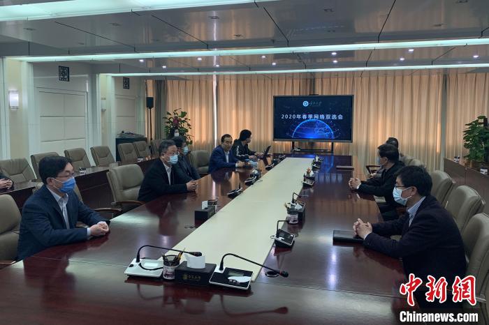 寧夏大學(xué)2020年春季首場(chǎng)綜合類“網(wǎng)絡(luò)雙選會(huì)”現(xiàn)場(chǎng)?！±钆迳?攝