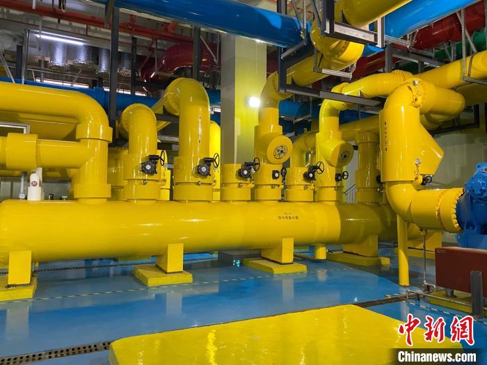 圖為中國移動(dòng)云南數(shù)據(jù)中心冷卻系統(tǒng)。　王旌亞 攝