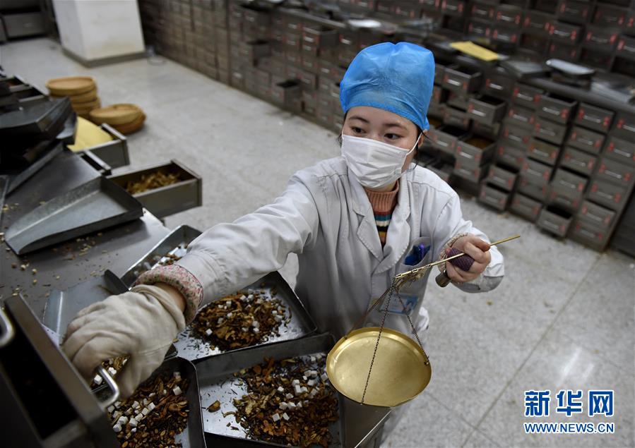 （聚焦疫情防控·圖文互動）（14）分秒必爭！一切為了治病救人——中國抗疫生命至上的生動實(shí)踐