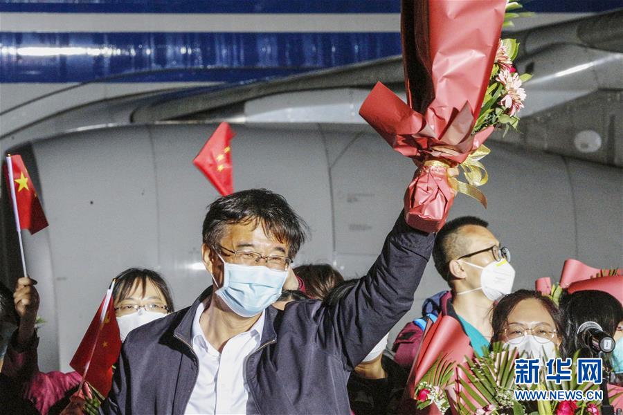 （聚焦疫情防控·圖文互動）（9）分秒必爭！一切為了治病救人——中國抗疫生命至上的生動實(shí)踐