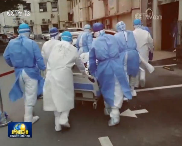 中國抗疫斗爭的生動(dòng)實(shí)踐：讓黨旗在抗疫斗爭一線高高飄揚(yáng)