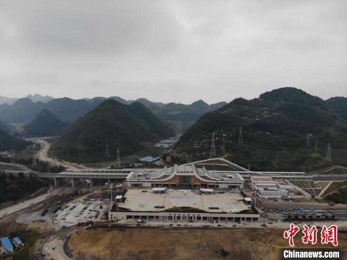 貴州省首條城際高速鐵路——安六鐵路開始聯(lián)調(diào)聯(lián)試。中國鐵路成都局集團(tuán)公司供圖