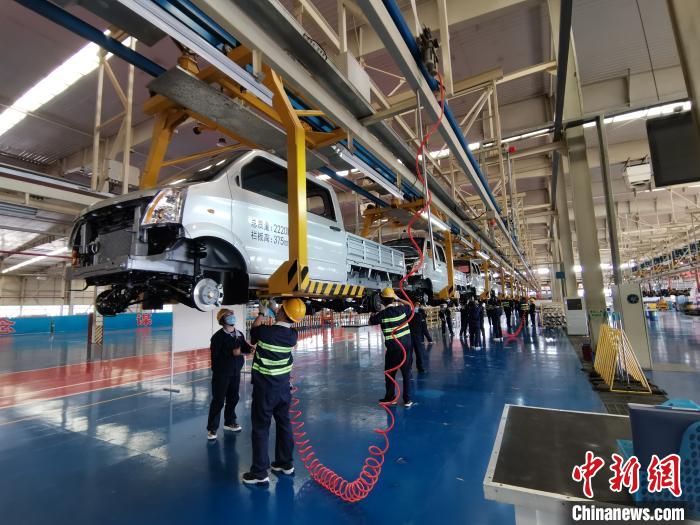4月初，成功汽車(chē)全面復(fù)工復(fù)產(chǎn)。尤其是隨著疫情得到控制，該公司的生產(chǎn)力度也不斷加大?！「唢w 攝