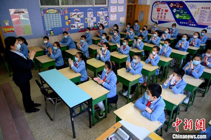 學校是人群密集場所，山西省疫情防控工作領導小組要求，要周密閉環(huán)做好疫情防控?！№f亮 攝