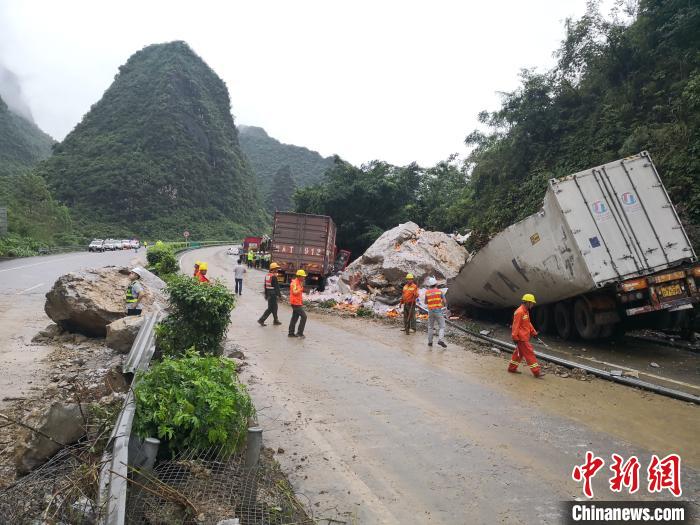 事故現(xiàn)場?！↑S鵬 攝