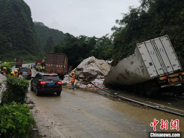 事故現(xiàn)場?！↑S鵬 攝