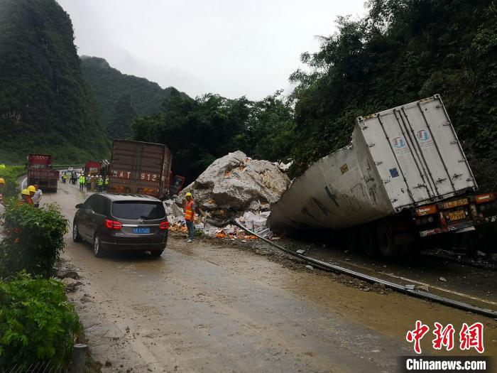 事故現(xiàn)場?！↑S鵬 攝