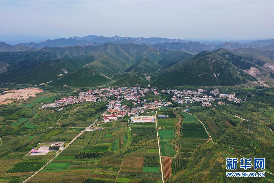 （新華全媒頭條·走向我們的小康生活·圖文互動(dòng)）（13）長城腳下，小康村串成“珍珠鏈”