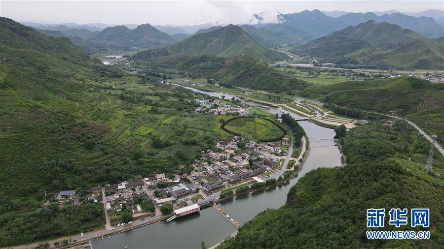 （新華全媒頭條·走向我們的小康生活·圖文互動(dòng)）（5）長城腳下，小康村串成“珍珠鏈”