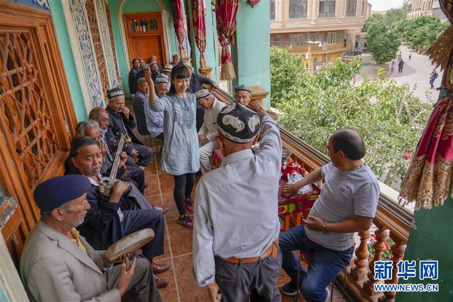 （新華全媒頭條·圖文互動）（2）旗引天山南北　譜寫發(fā)展新篇——以習(xí)近平同志為核心的黨中央關(guān)心新疆工作紀(jì)實